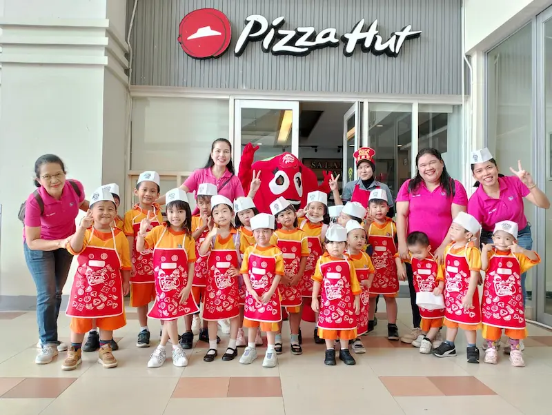 Group Picture Pizza Hut Group Picture Pizza Hut